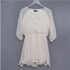 Trang phục phụ nữ màu trắng